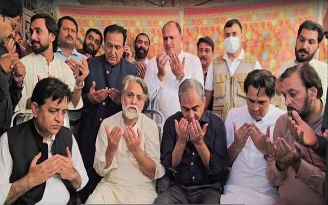 محسن نقوی کی مراد خان کی رہائشگاہ آمد،سابق ڈپٹی میئرسواتی خان کے انتقال پر اظہار تعزیت
