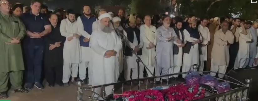 وائس چیئرمین ایل ڈی اے میاں مرغوب احمد کی اہلیہ کی نماز جنازہ ہوگئی 