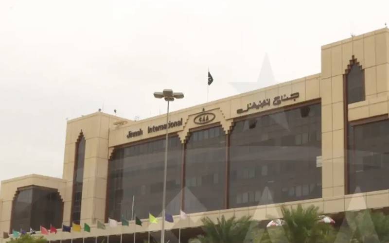 جدہ سے لاہور آنے والی پروازکی کراچی ایئرپورٹ پرہنگامی لینڈنگ 