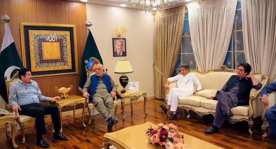 پی ٹی آئی کے پارلیمانی وفد کی گورنر کے پی کے سے ملاقات؛وزیراعلیٰ کے انتخاب میں تعاون مانگ لیا 