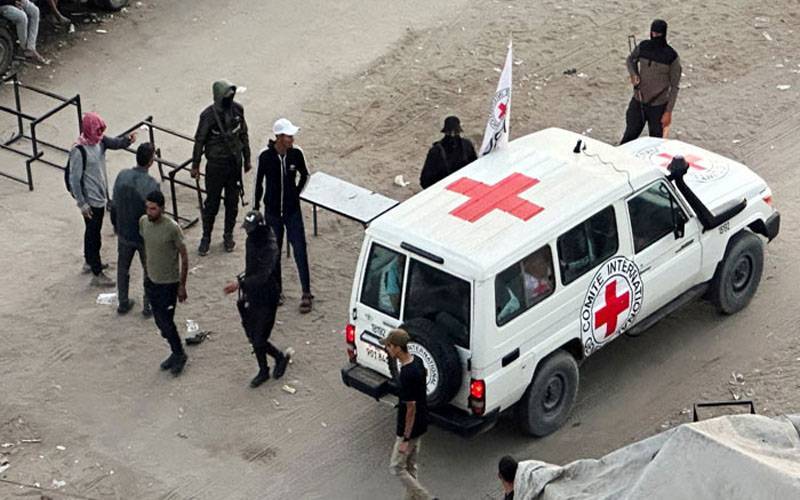 غزہ امن معاہدہ: فلسطینی قیدیوں کے بدلے پہلے مرحلے میں 7 اسرائیلی یرغمالی رہا، ریڈ کراس کے حوالے  
