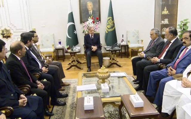 وفاقی حکومت کے تحت جاری ترقیاتی منصوبوں کی بروقت تکمیل ہماری ترجیحات میں شامل ہے؛ وزیراعظم