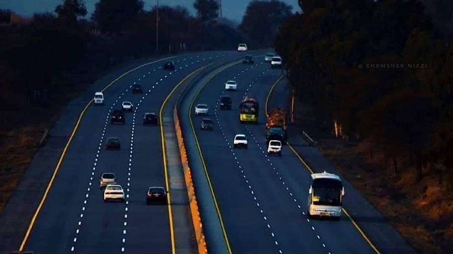 motorway under construction, travel hazard 