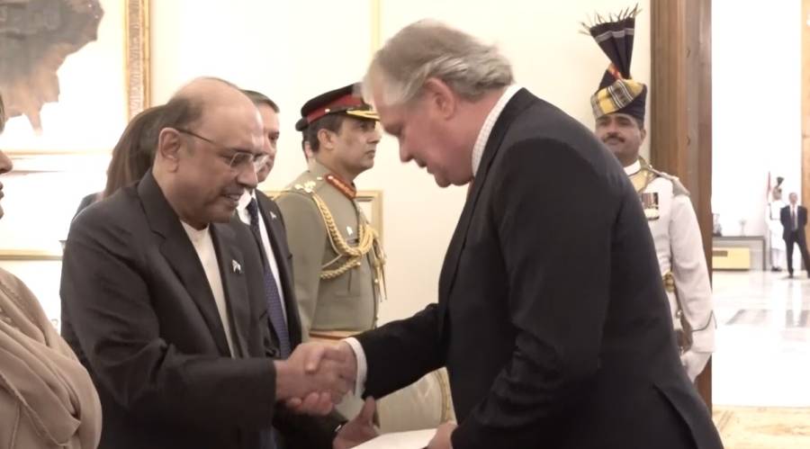 چار نومنتخب سفیروں نے صدر مملکت آصف علی زرداری کو اپنی اسناد پیش کردیں 