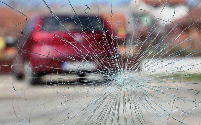 اٹک ؛ کار اور ٹرک میں خوفناک تصادم، 3 افراد جاں بحق، 6 زخمی 
