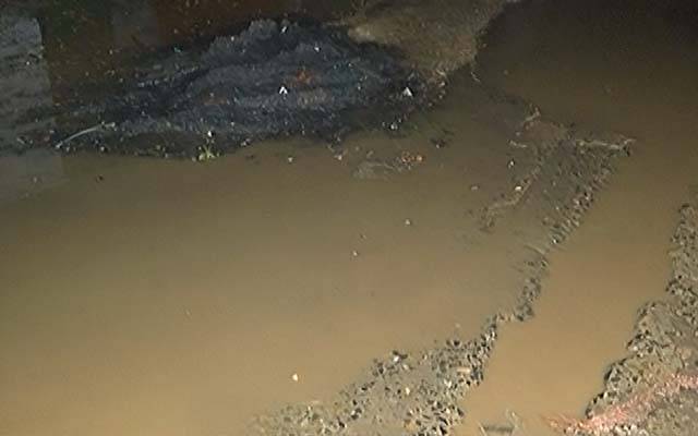 شاہدرہ میں جناح روڈ فیصل چوک کا سیوریج سسٹم ناکارہ ؛علاقے میں تعفن پھیلنے لگا