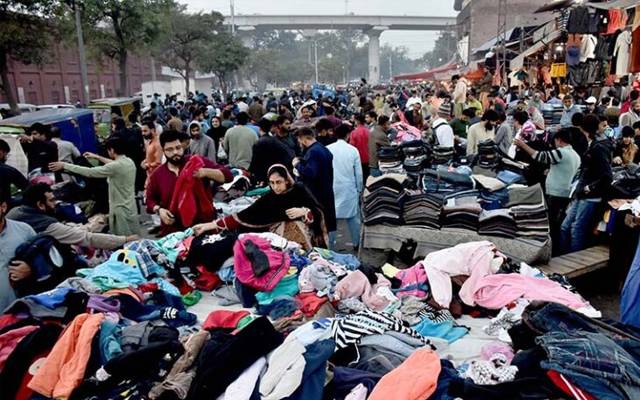لنڈے کے کپڑے خریدنا بھی مشکل ہوگیا، نیا ٹیکس لگا دیا گیا