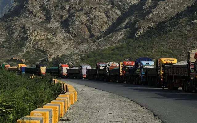چمن بارڈر؛ افغانستان میں پھنسےخالی پاکستانی ٹرکوں اور کنٹینرز کو واپس آنے کی اجازت مل گئی 