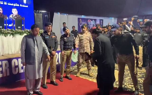 کچے کے 65 ڈاکوؤں نے ہتھیار ڈال دیے