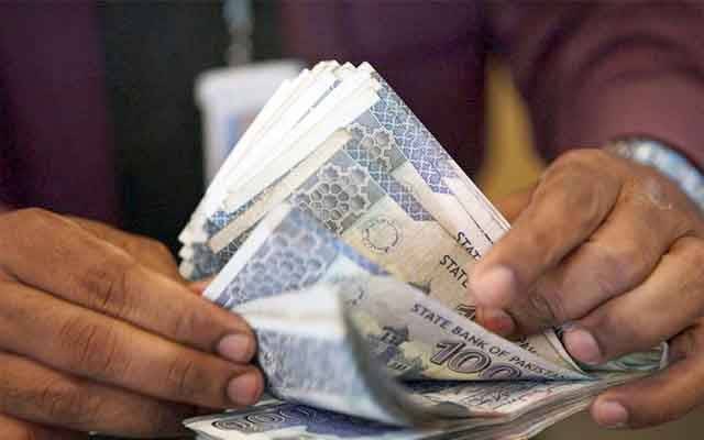45 ہزار تنخواہ لینے والا کروڑ پتی گھریلو ملازم 