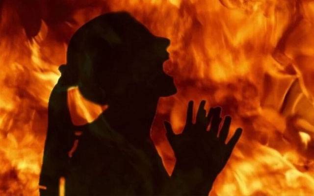  خود کو آگ لگانے والی نیپالی گلوکارہ نیتو پاڈیل انتقال کر گئیں