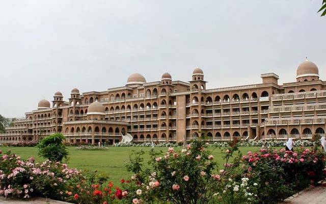 13 برس پی ٹی آئی کی حکومت ؛ خیبر پختونخواہ کی سب سے بڑی جامعہ پشاور کے 9 ڈیپارٹمنٹس بند