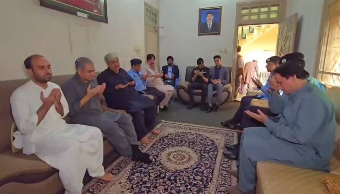 وفاقی وزیرداخلہ کی ایس پی عدیل اکبر کی رہائشگاہ آمد،اہل خانہ سے اظہار تعزیت