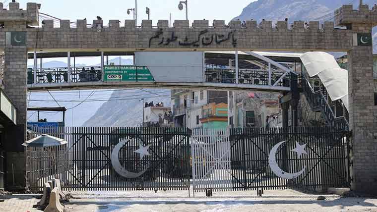 طورخم سرحد غیرقانونی افغانیوں کی بے دخلی کیلئے کھل گئی، دوطرفہ تجارت بدستور بند
