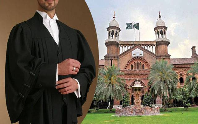لاہور ہائیکورٹ کی جانب سے وکلاء کیلئے گاؤن پہننا لازمی قرار 