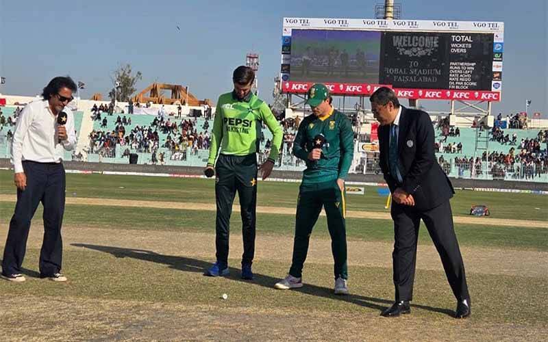 دوسرا ون ڈے: پاکستان کا جنوبی افریقا کیخلاف ٹاس جیت کر بیٹنگ کا فیصلہ