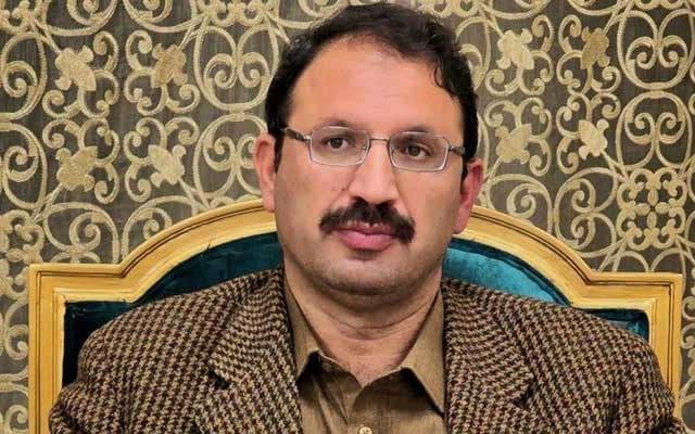 پی ٹی آئی رہنما جنید اکبر اور دیگر کی گرفتاری کیلئے پولیس کےپی کے ہاؤس پہنچ گئی
