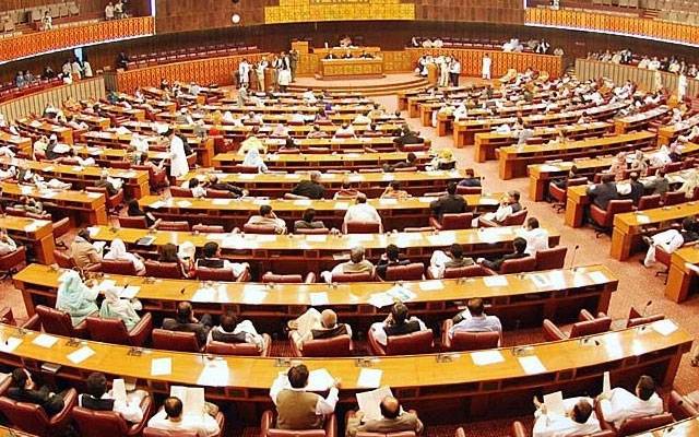 پی ٹی آئی اور جے یو آئی کے کس سینیٹر نے 27ویں ترمیم کے حق میں ووٹ دیا؟