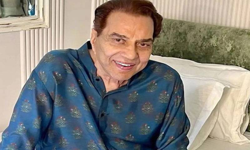 لیجنڈری بالی ووڈ اداکار دھرمیندر انتقال کر گئے