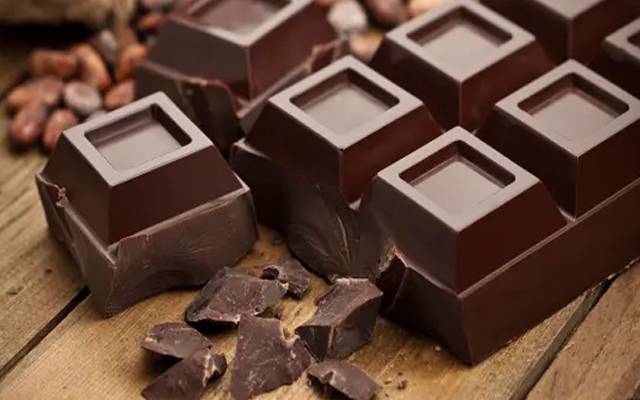 ڈارک چاکلیٹ فائدہ مند یا نقصان دہ؟ حیران کن دعویٰ