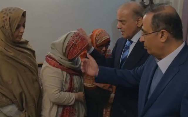 وزیراعظم کی سینیٹر عرفان صدیقی مرحوم کے گھر آمد ،اہل خانہ سے اظہار تعزیت