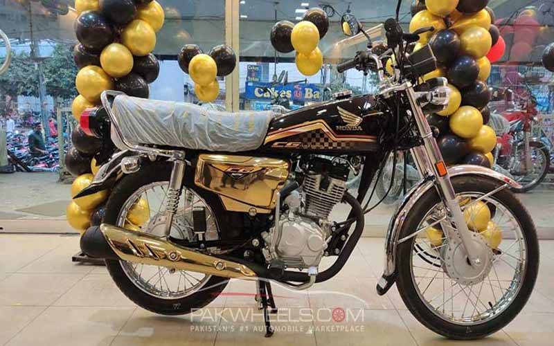 معروف کمپنی ہونڈا کا نیا سی جی 125 گولڈ آسان قسطوں پر دستیاب؟