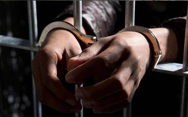 ٹرین میں سفر کرنے والی خاتون کا 14 تولے سونا ؛ لاکھوں روپے اور موبائل فون چوری کرنے والا پکڑا گیا 