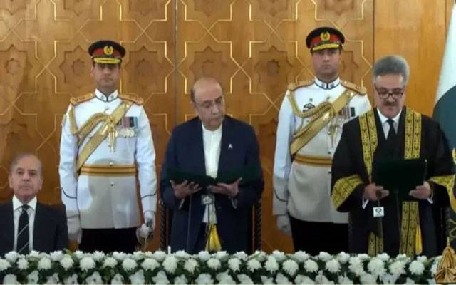 جسٹس امین الدین خان نے چیف جسٹس وفاقی آئینی عدالت کا حلف اٹھا لیا