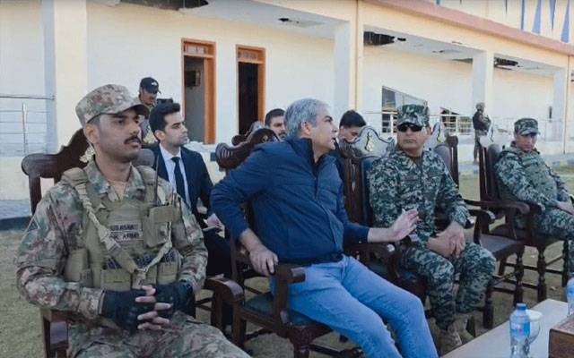 وزیرداخلہ محسن نقوی کا کیڈٹ کالج وانا کا دورہ، خوارجیوں کا حملہ ناکام بنانے والے جوانوں کو شاباش