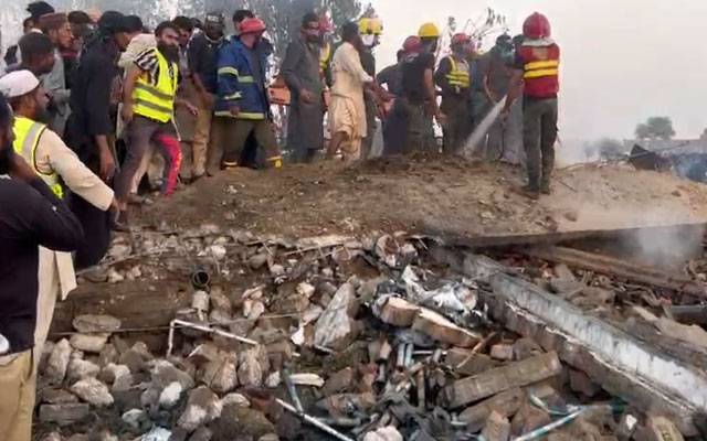 پٹاخوں کے کارخانے میں دھماکہ؛ عمارت زمین بوس، 4 افراد جاں بحق 