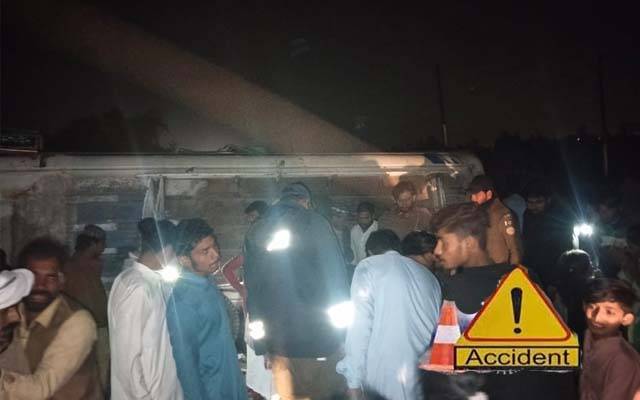 باراتیوں کی بس اور ٹرالر میں تصادم; 5 افراد جاں بحق 20شدید زخمی 