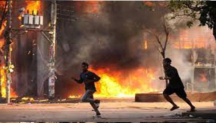  ڈھاکا میں کشیدگی، مختلف مقامات پر دستی بم حملے