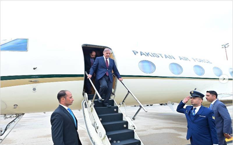 وزیراعظم شہباز شریف ایک روزہ دورے پر کراچی پہنچ گئے  
