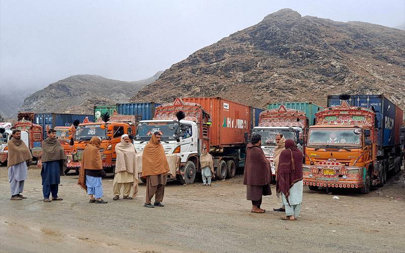 بارڈرز کی بندش: پاکستان اور افغانستان کے درمیان تجارت میں بڑی کمی  