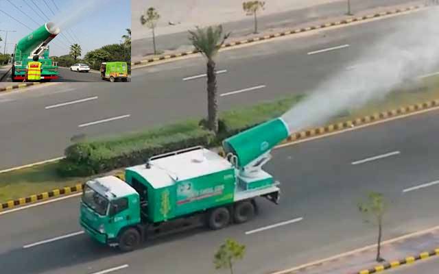 لاہور : سموگ سے بچاؤ کے لیے پانی کے چھڑکاؤ کا عمل جاری