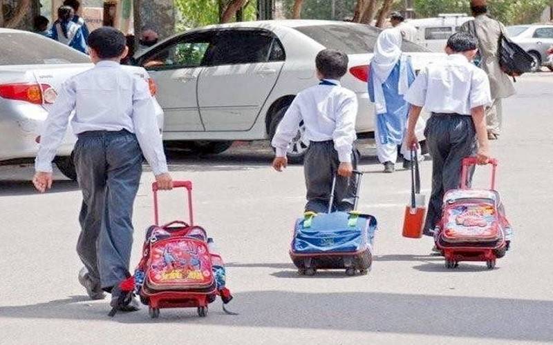 سکول لوگو والی کاپیوں،ورک بکس اور یونیفارم کی مشروط فروخت، نجی سکولوں کو شوکاز نوٹس جاری