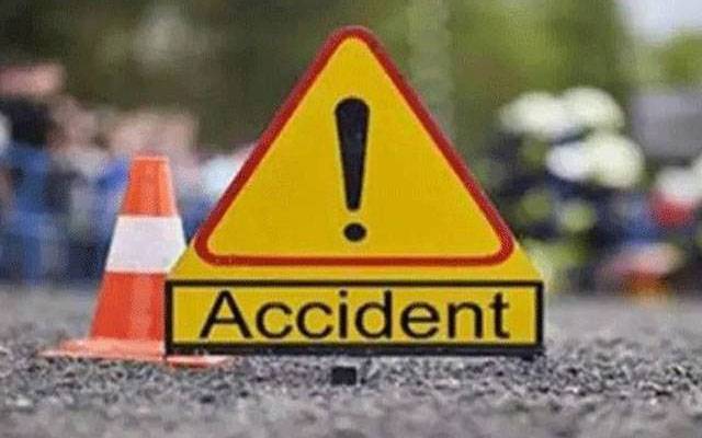 پشاور سے اسلام آباد جاتے گاڑی کو حادثہ؛ 4 افراد جاں بحق، 5 زخمی 