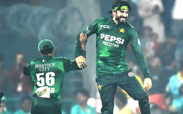سہ فریقی سیریز؛ پاکستان کے عثمان طارق نے زمبابوے کیخلاف ہیٹرک کرلی