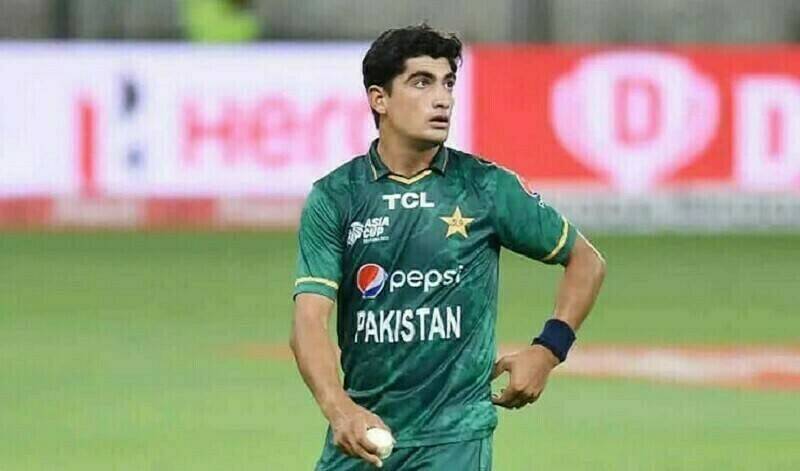 ‏’ابو بہت ڈانٹیں گے‘، نسیم شاہ کا سیلفی کیلئے اصرار کرنے والی مداح کو جواب