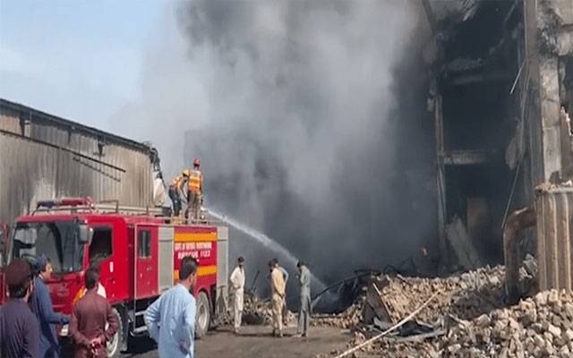   لندن: گودام میں لگی آگ بے قابو، فائر فائٹرز کو مشکلات درپیش