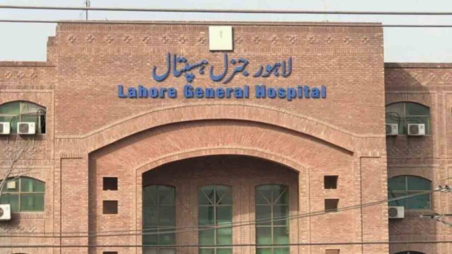 جنرل ہسپتال کےڈاکٹروں نے3سالہ بچی کےمعدےسےہیئرپن نکال لی