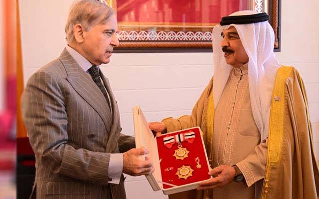 بحرین کے بادشاہ نے وزیراعظم شہباز شریف کو آرڈرآف بحرین دے دیا