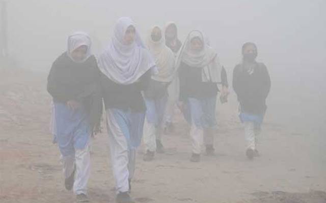 دھند کی شدت میں اضافہ، 16 دسمبر سے سرکاری اسکولز بند 