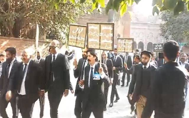 لاہور ہائی کورٹ بار کا جنرل ہاؤس اجلاس، 26ویں اور 27ویں آئینی ترامیم کے خلاف بھرپور احتجاج 