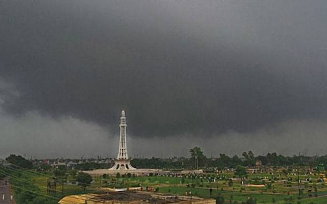 شہر میں بادلوں کا بسیرا،ٹھنڈی ہوائیں چلنے لگیں