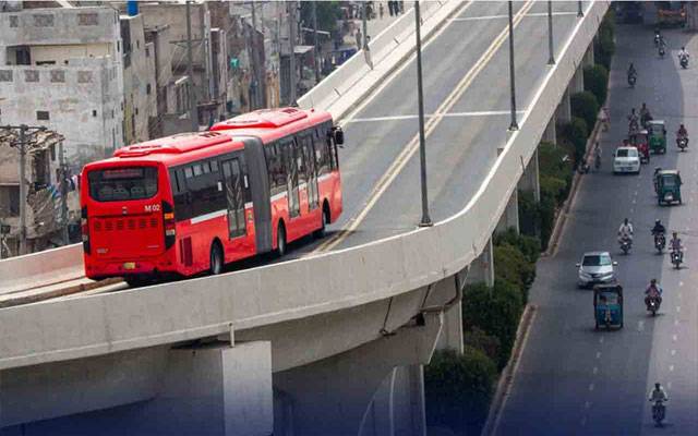 لاہور :میٹرو بس حادثے کا شکار