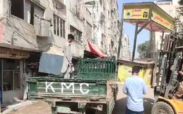 مشتعل افراد نے انسداد تجاوزات کے ٹرک کو آگ لگادی