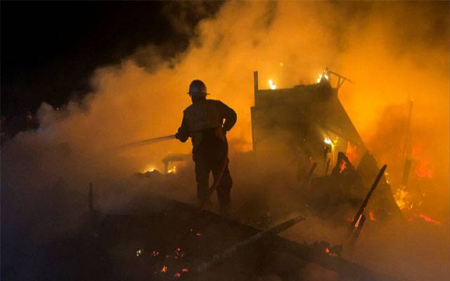 غزہ میں اسرائیلی میزائل حملہ، خیموں میں آگ لگ گئی، 2 بچوں سمیت5فلسطینی شہید 