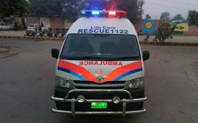 شکار پور ؛2 تیز رفتار کاروں  میں خوفناک تصادم ؛5 خواتین سمیت 8 افراد زخمی 