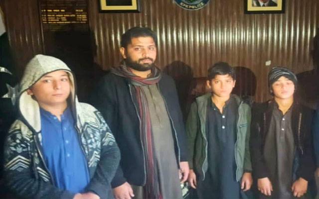 گھر سے بھاگے ہوئے 3 کم عمر پاکستانی بچے پاک افغان بارڈر طورخم کراس کرتے وقت گرفتار